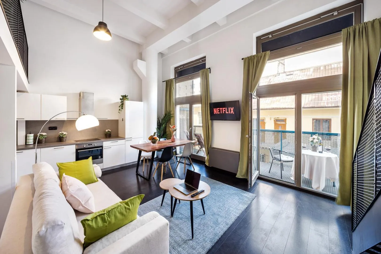 Apartments With Large Balcony, Parking Prague 0*,