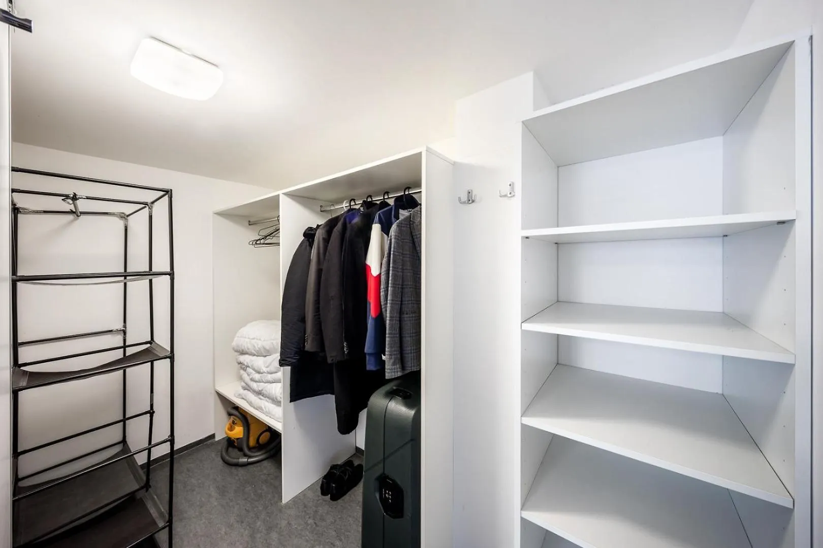 Apartments With Large Balcony, Parking Prague
