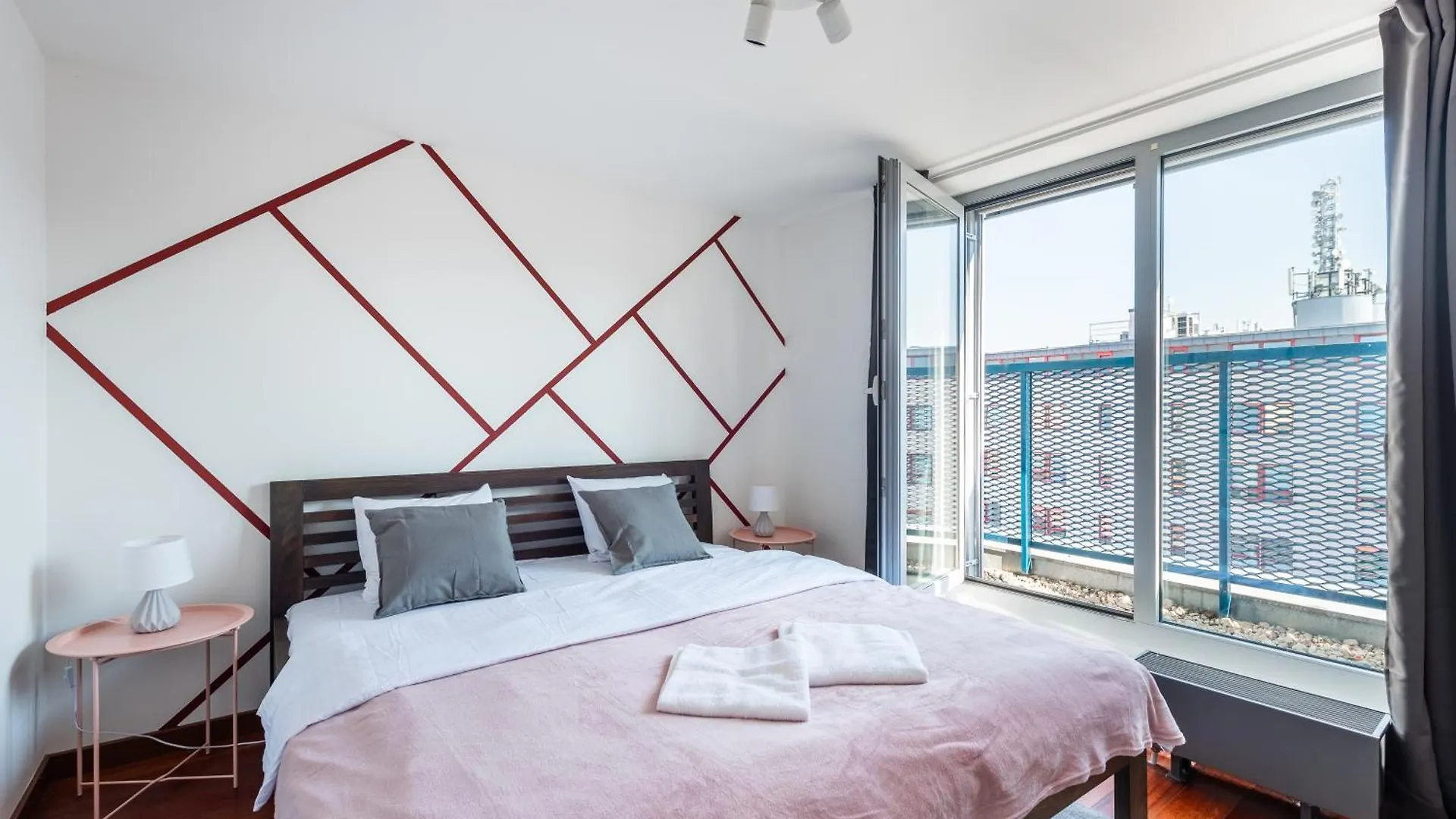 Apartments With Large Balcony, Parking Prague 0*,