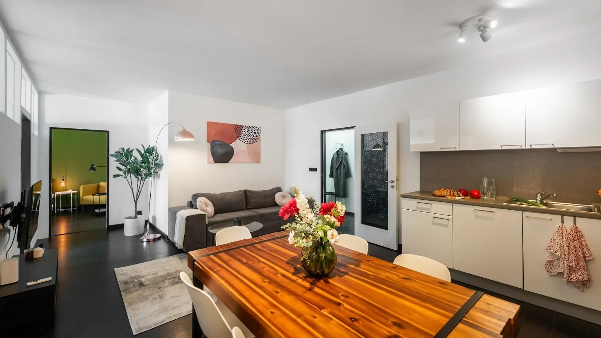 Apartments With Large Balcony, Parking Prague Czech Republic