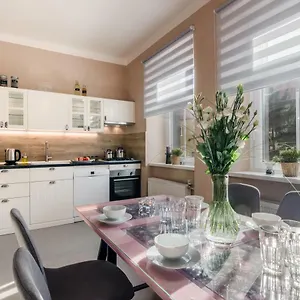 Apartmán With Sunny Garden By Michal&friends, Praha