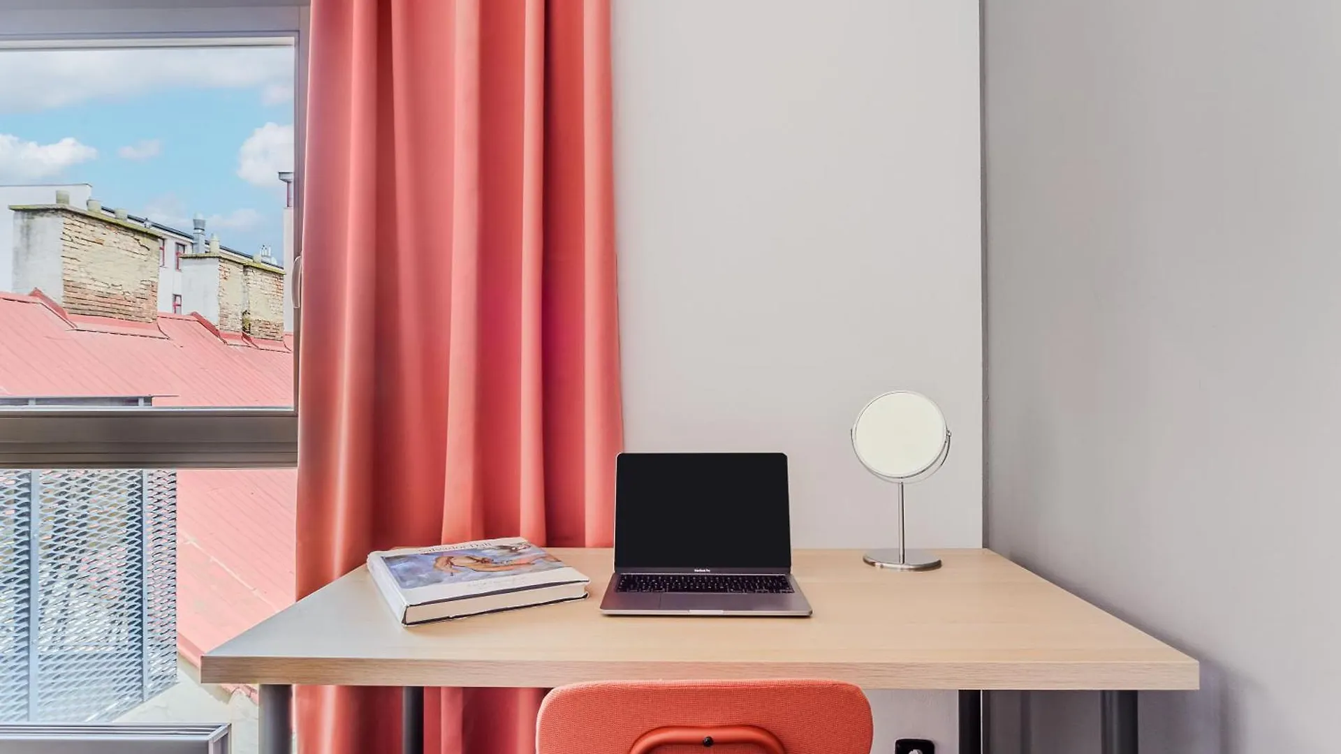 Apartments With Large Balcony, Parking Praha 0*,
